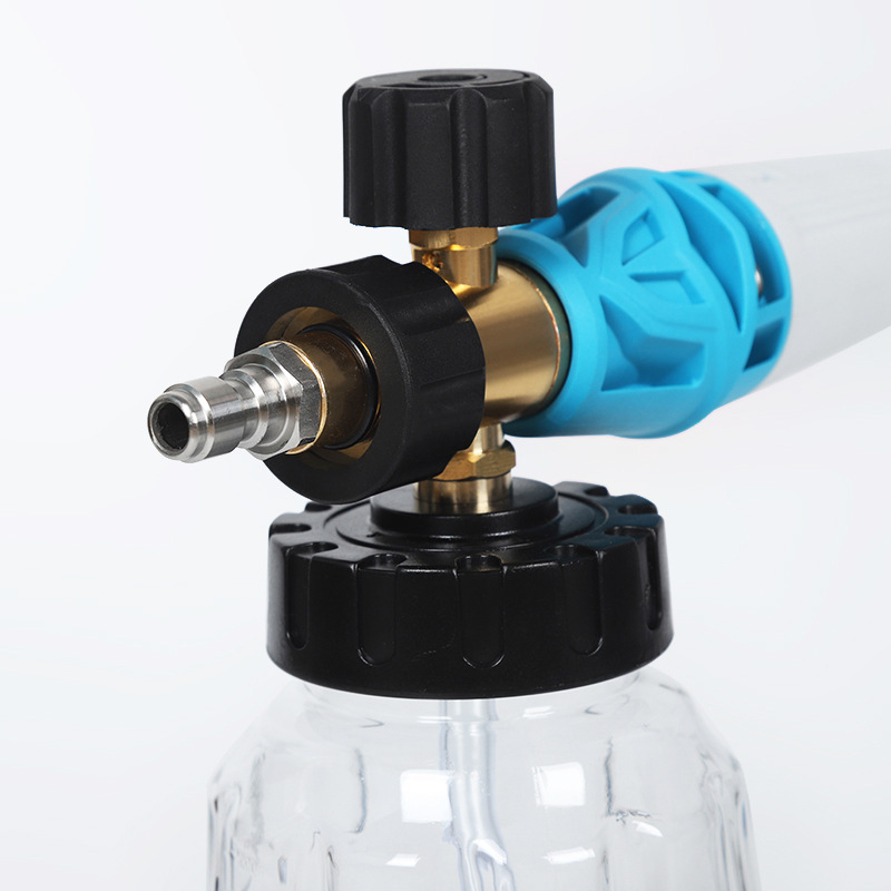 Vysokotlaková umývačka automobilu a penový hrniec