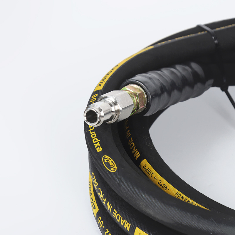 Záhrada zalieva vysokotlakovú hadicu